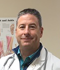 Edgar Fike, cirujano ortopédico